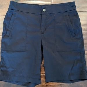 Athleta Trekkie Bermuda shorts, black, Size 8